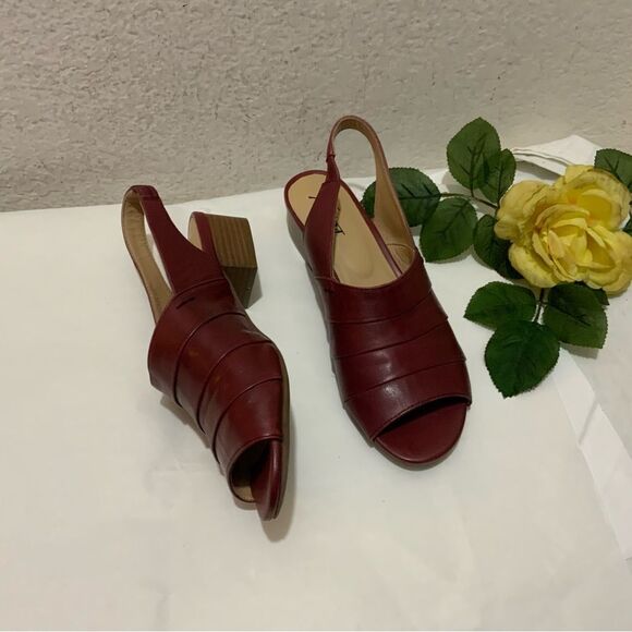 Trotters Nina Red Leather Open Toe Sling Back Low Heel Sandal.   Size 7.5 - Picture 7 of 9
